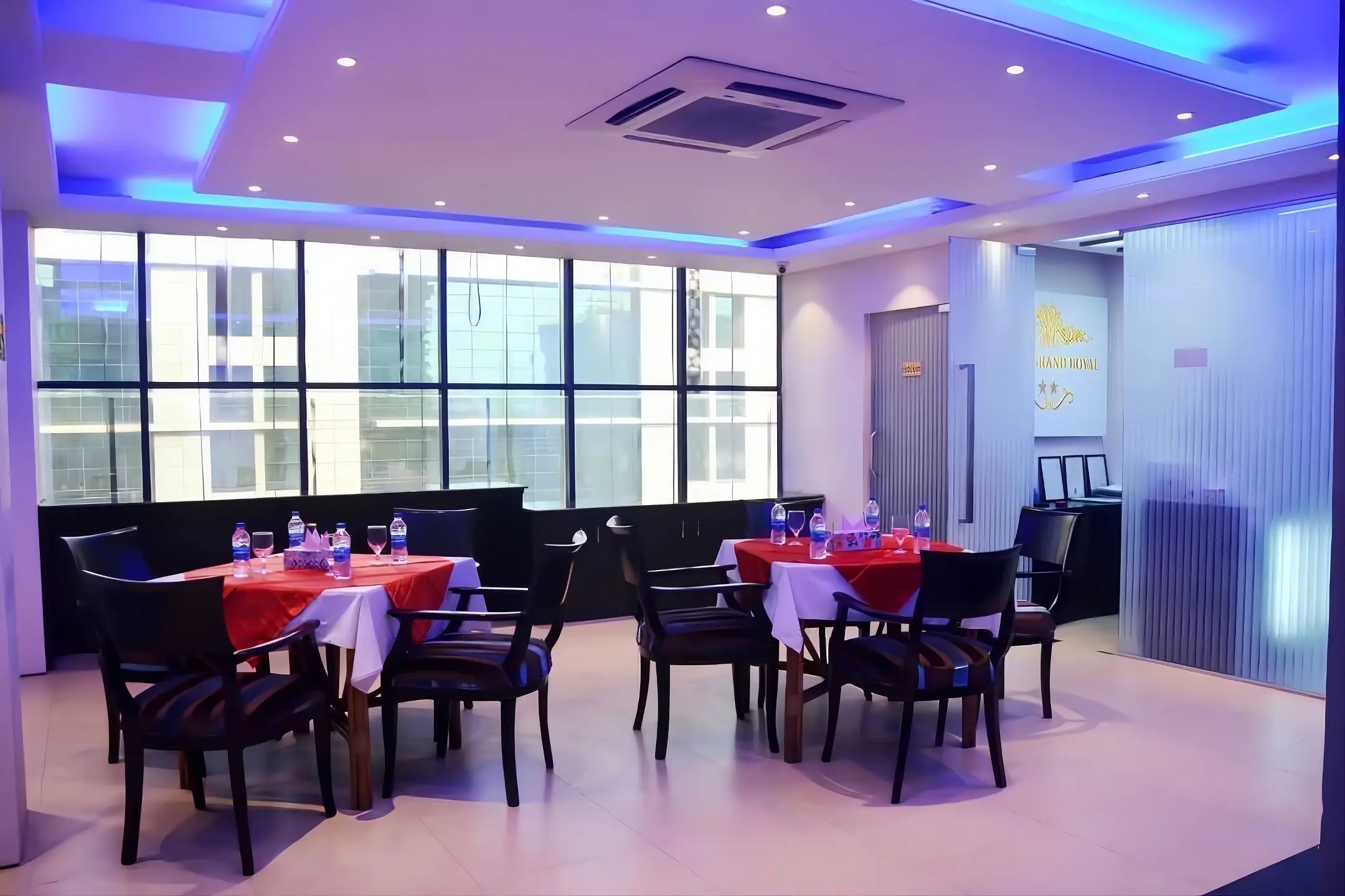 Hotel Grand Royal lounge